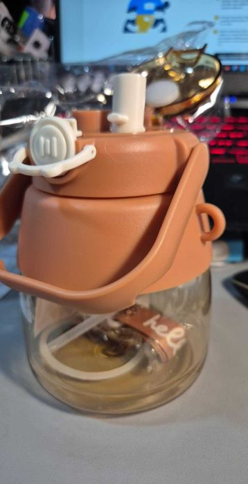 Bidon 1l na wodę do szkoły butelka na pasku z uchwytem na siłownię