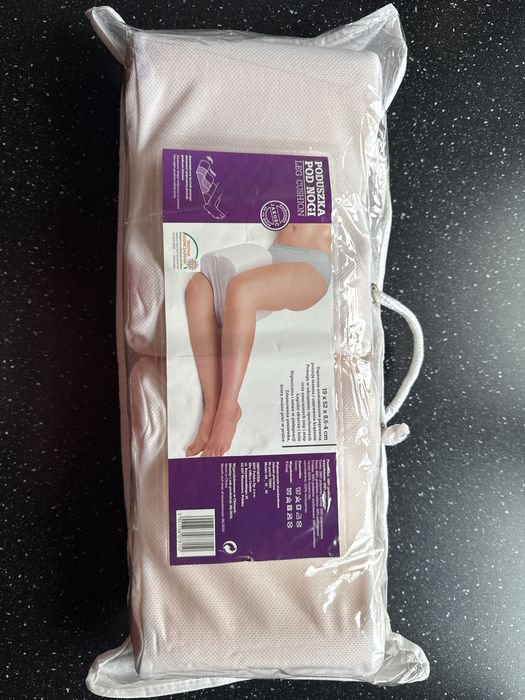 Poduszka między nogi do spania