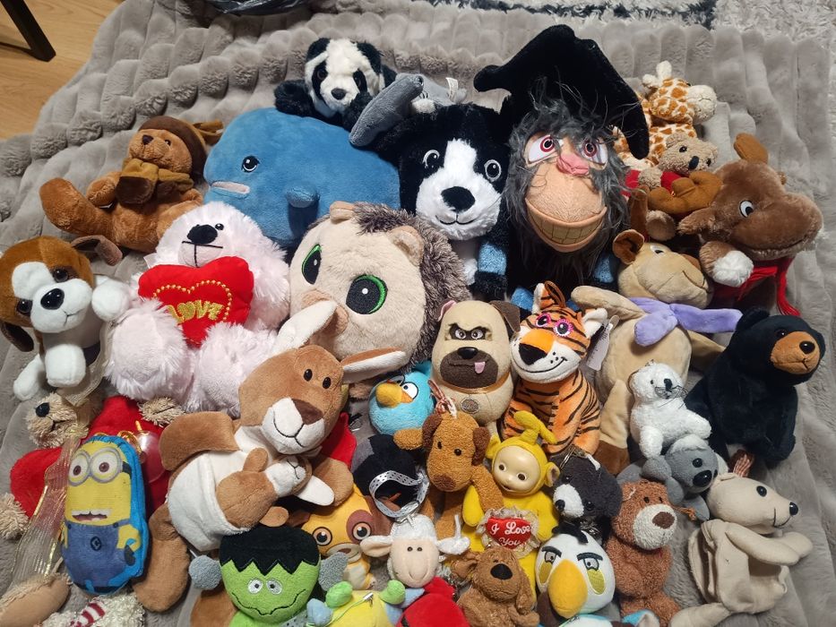 Zestaw maskotek i pluszowych breloczków