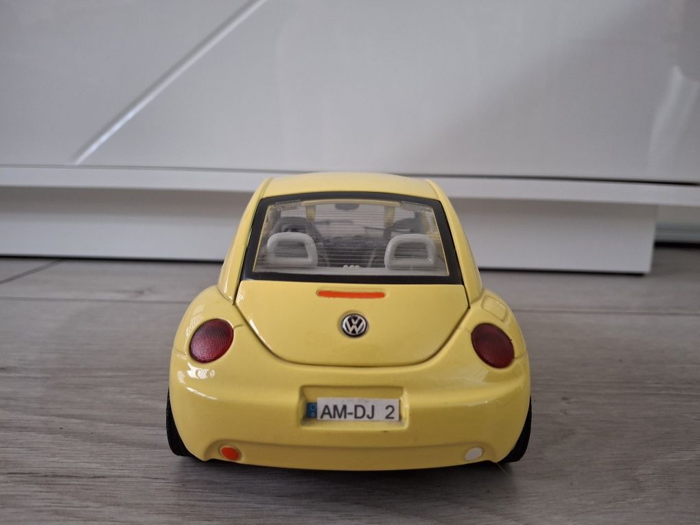 Samochód Kolekcjonerski Volkswagen New Beetle Garbus 1998 Bburago 1:18