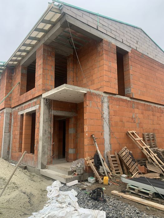 Продаж котеджу  поряд з термальними басейнами в Ужгороді!