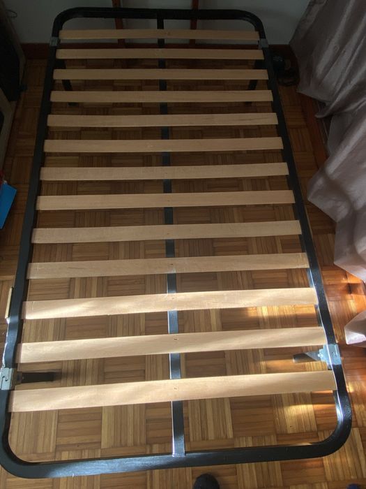 Estrado + Cabeceira Cama Solteiro em Pele