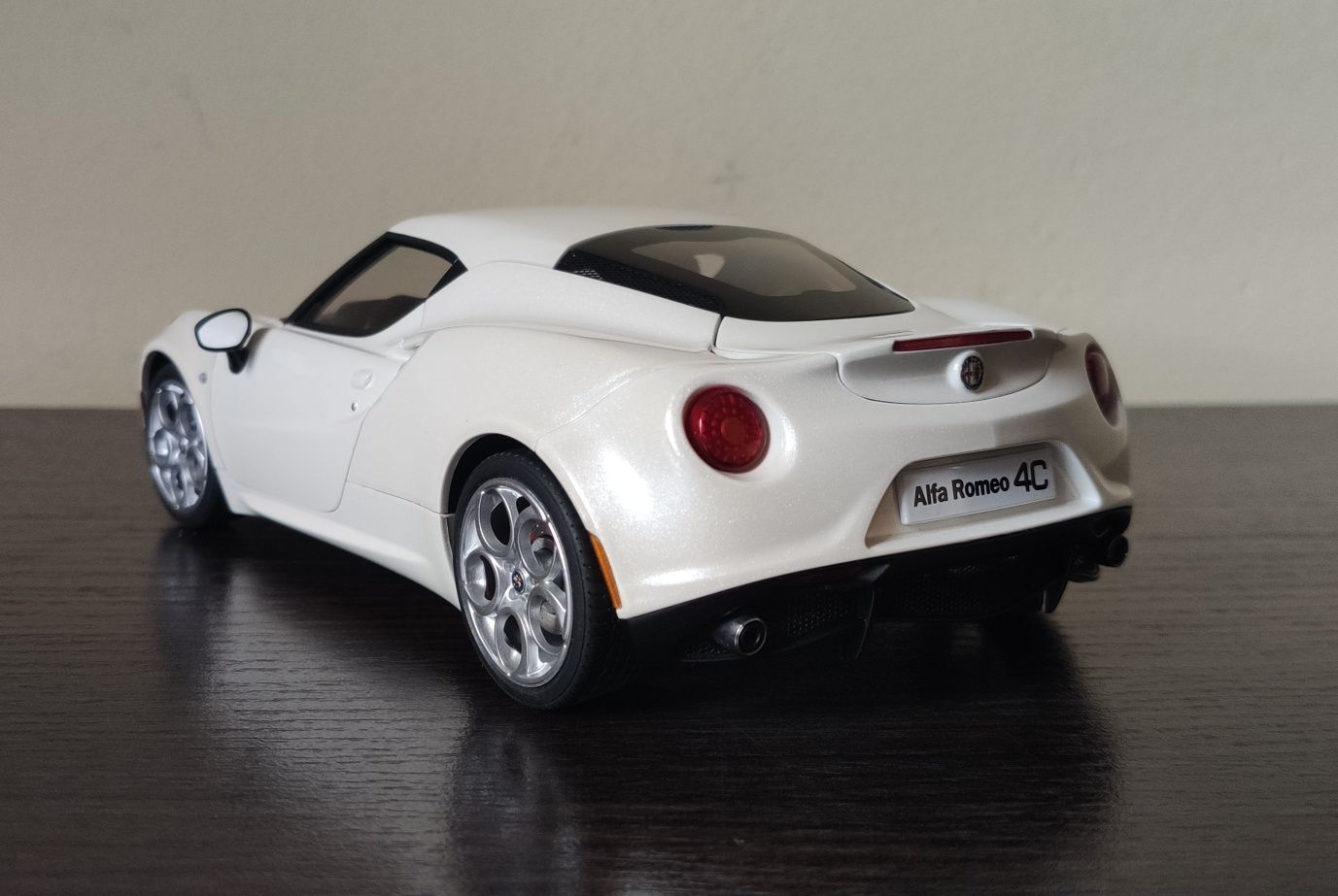 Alfa Romeo 4 C 2014 r 1:18 Auto Art