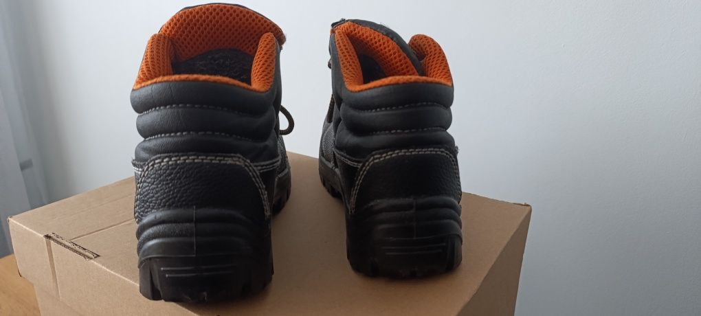 Buty robocze twardy przód w rozmiarze 38