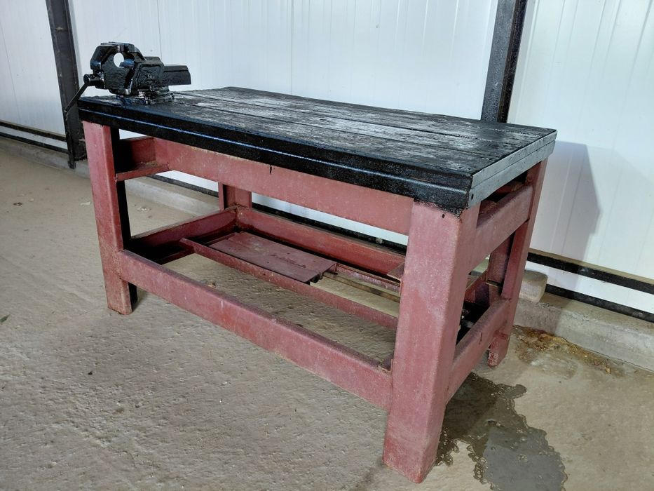 Stół warsztatowy z imadłem