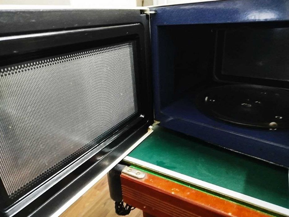 Микроволновая печь с грилем Samsung CE2638NR