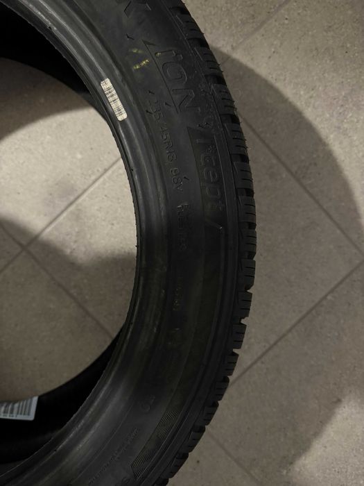 Hankook Winter i*cept ION IW01 235/45 R18 98 V XL, T0