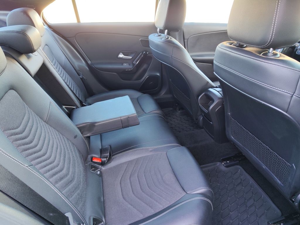 Mercedes-Benz A250e 8G-DCT Style