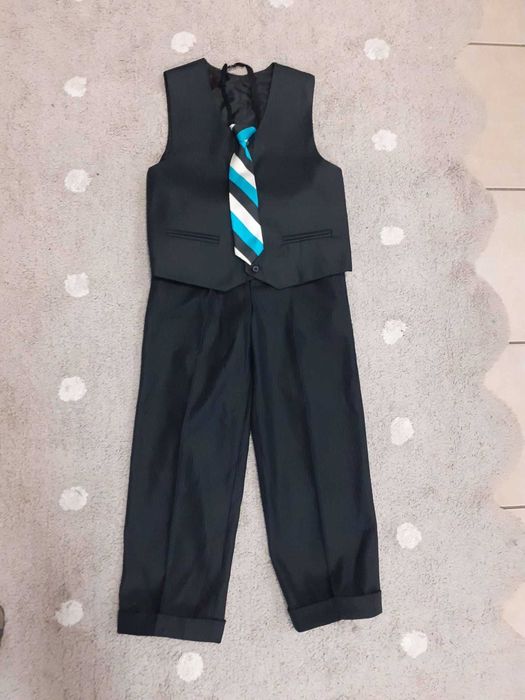 Garnitur chłopięcy 134 pasy czarny krawat H&M kamizelka i spodnie
