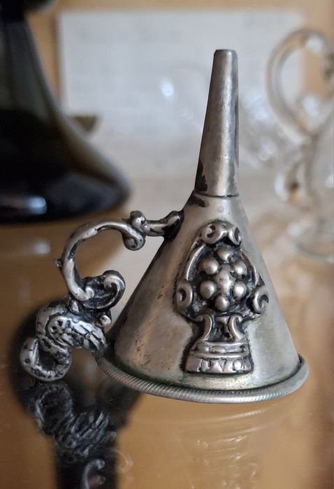 Funil de perfume da farmácia de Santa Maria Novela em Florença séc 17