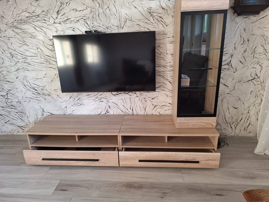 Szafka pod telewizor i witryna