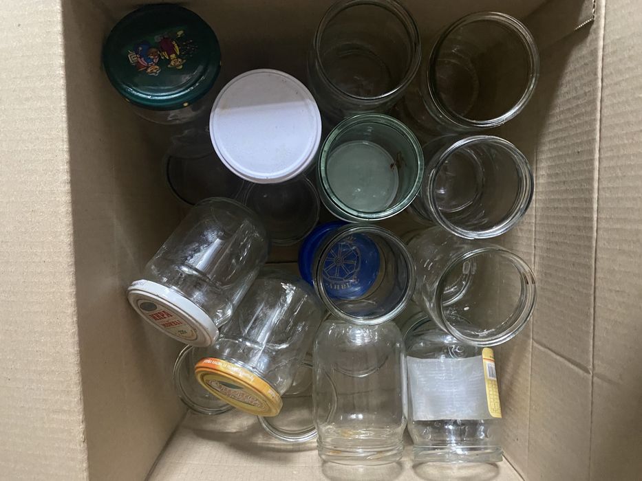 Продам банки  б/в 2,0л,3,0лдля консервації.Від 20.00 грн