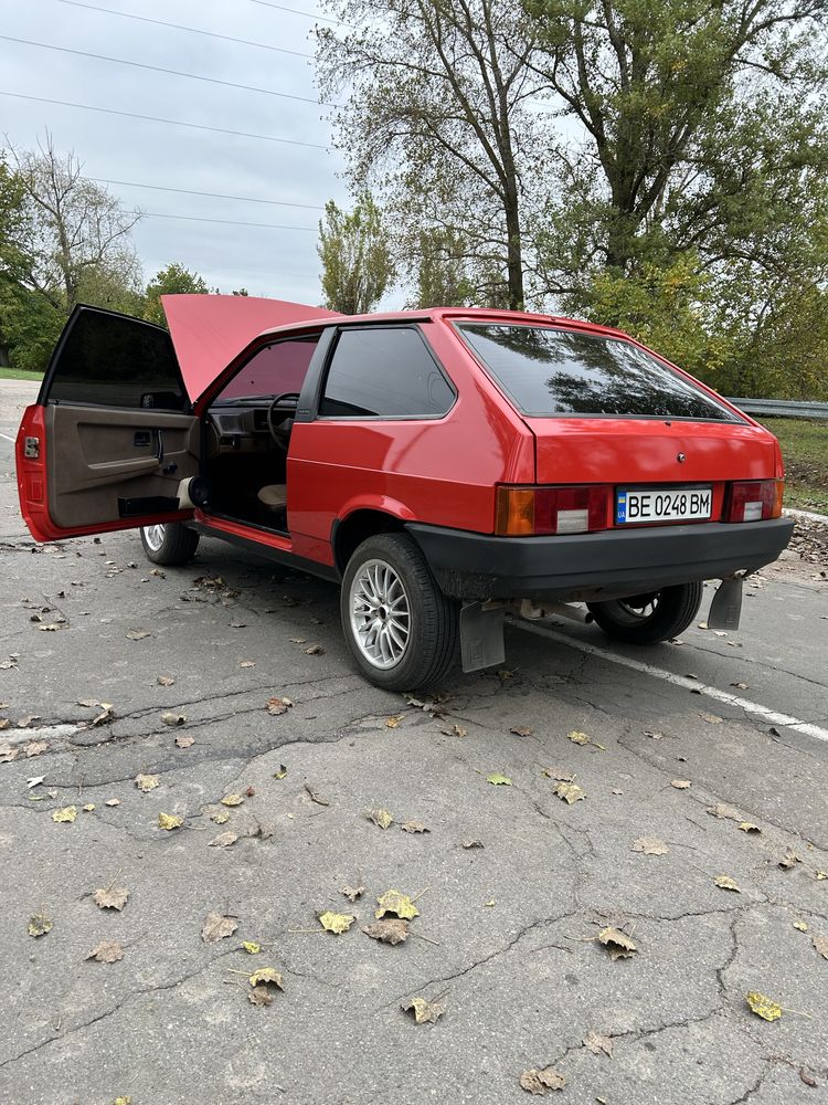 Автомобіль Ваз 2108