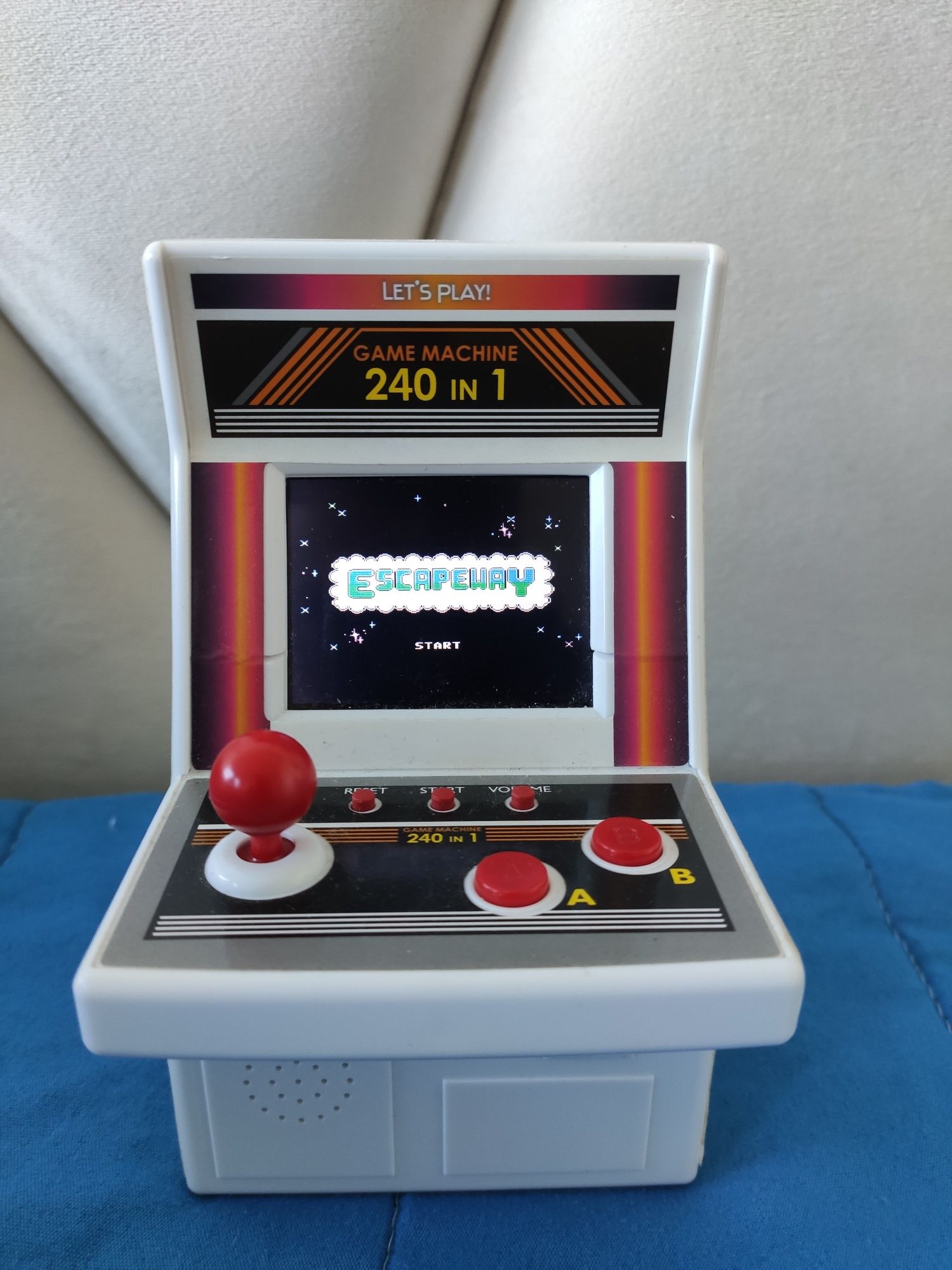 Mini Consola Arcade 8 bits com 240 jogos