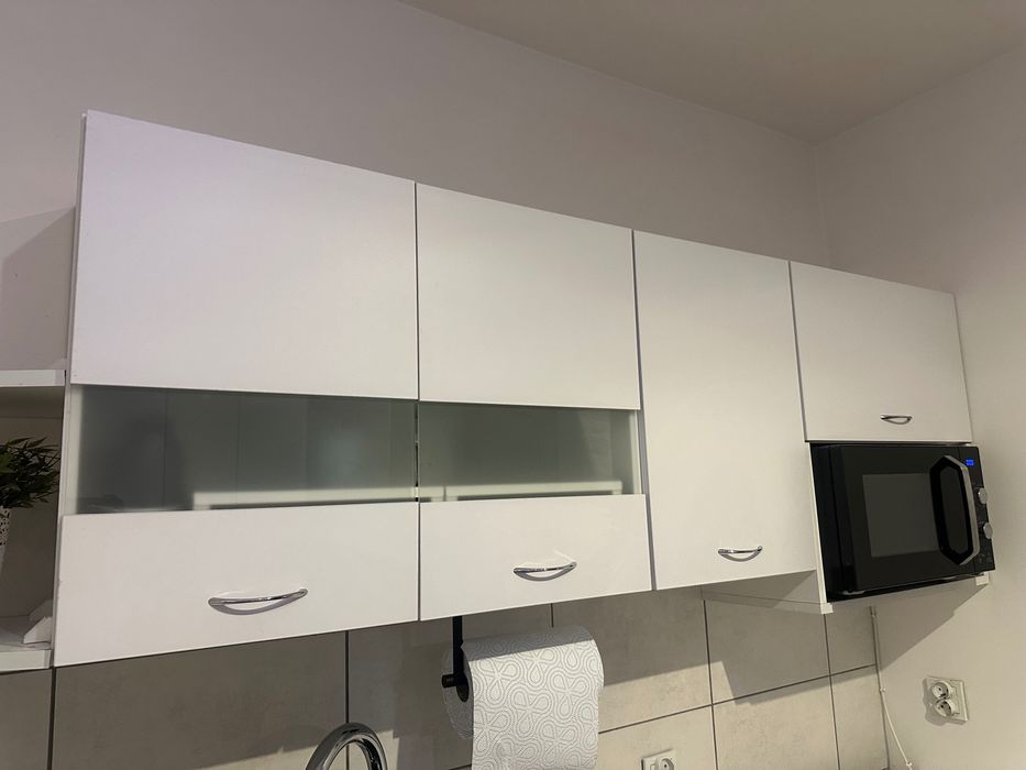 Meble kuchenne z blatem i zlewem franke