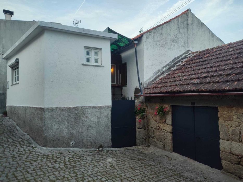 T2+1 pronta a habitar+piso para remodelação