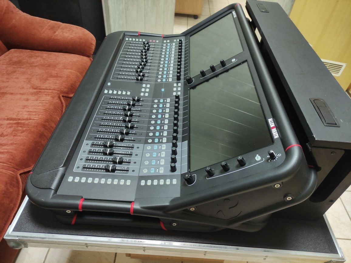 Мікшерний пульт Allen&Heath Avantis