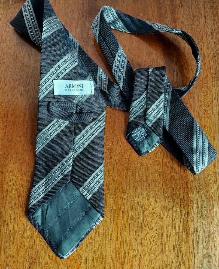 Карватка галстук armani collezioni оригінал 

Стан хороший 
 привезено
