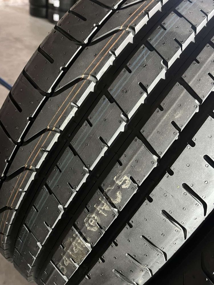 275/40/22 R22 Pirelli PZero TM 4шт новые