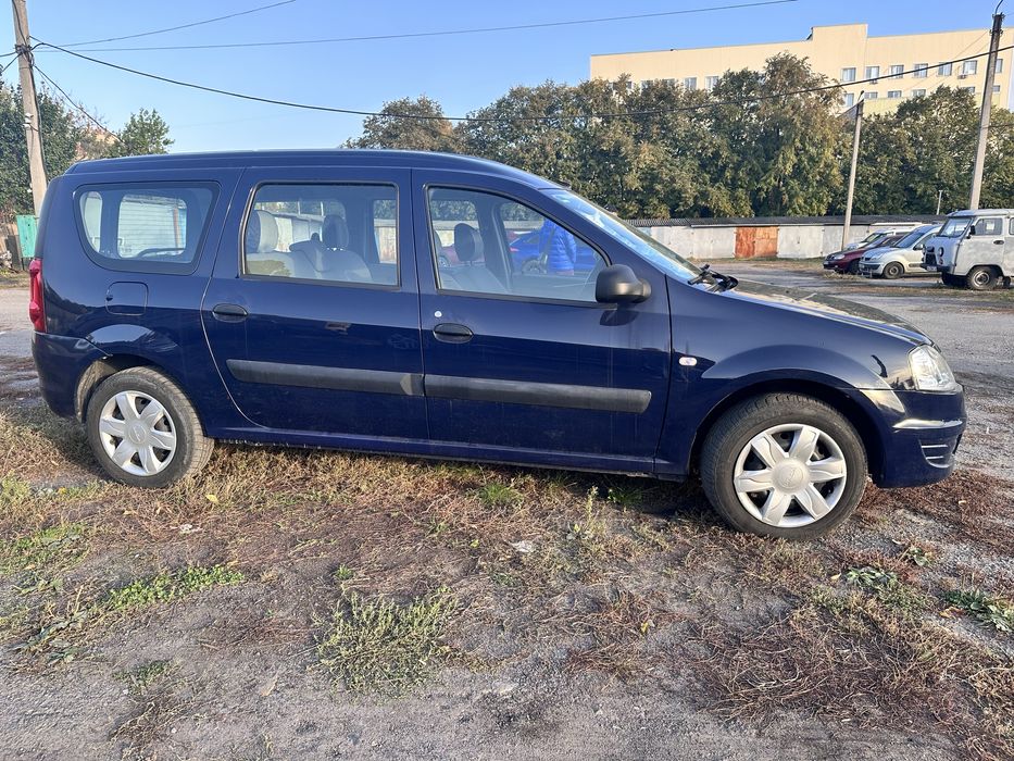 Продам dacia logan 2010