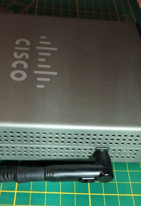 Router Cisco RV042 Dual WAN Cisco RV042 (2xWAN/4xLAN) VPN Firewall