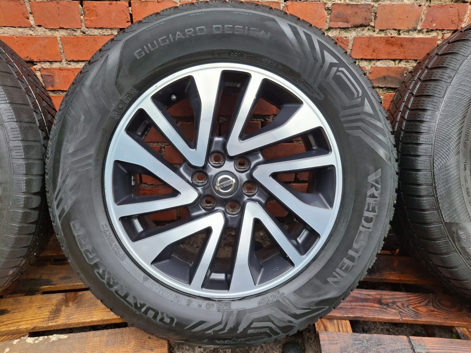 Alufelgi Nissan Navara D23 18" z oponami letnimi 255/60R18