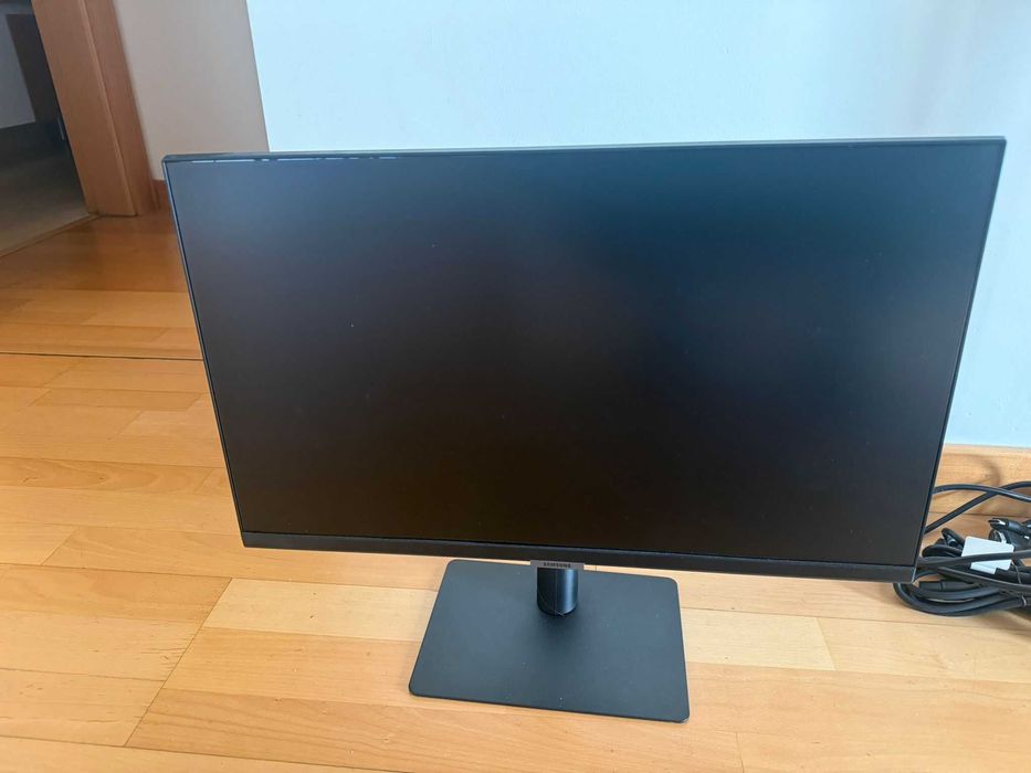 Samsung Monitors [Only One Available]