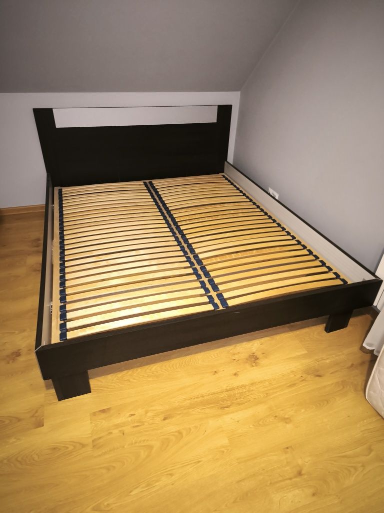 Łóżko z materacem 160szerokie