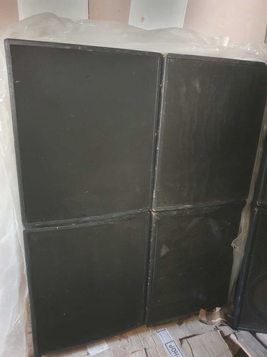 4 caixas graves simples de 18polegadas.