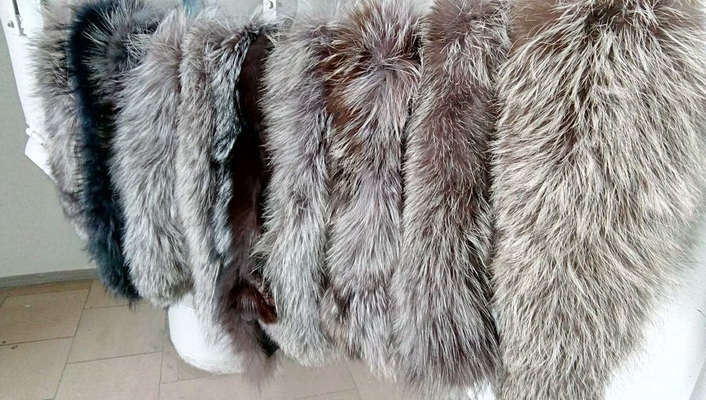 Меховой воротник.