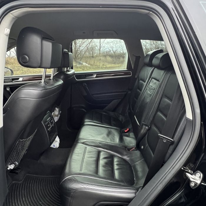 Volkswagen Touareg  2012 Official