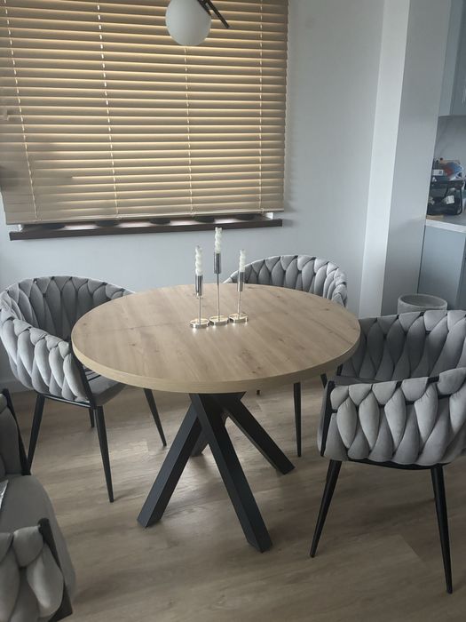 Stół na metalowych nogach 100x100