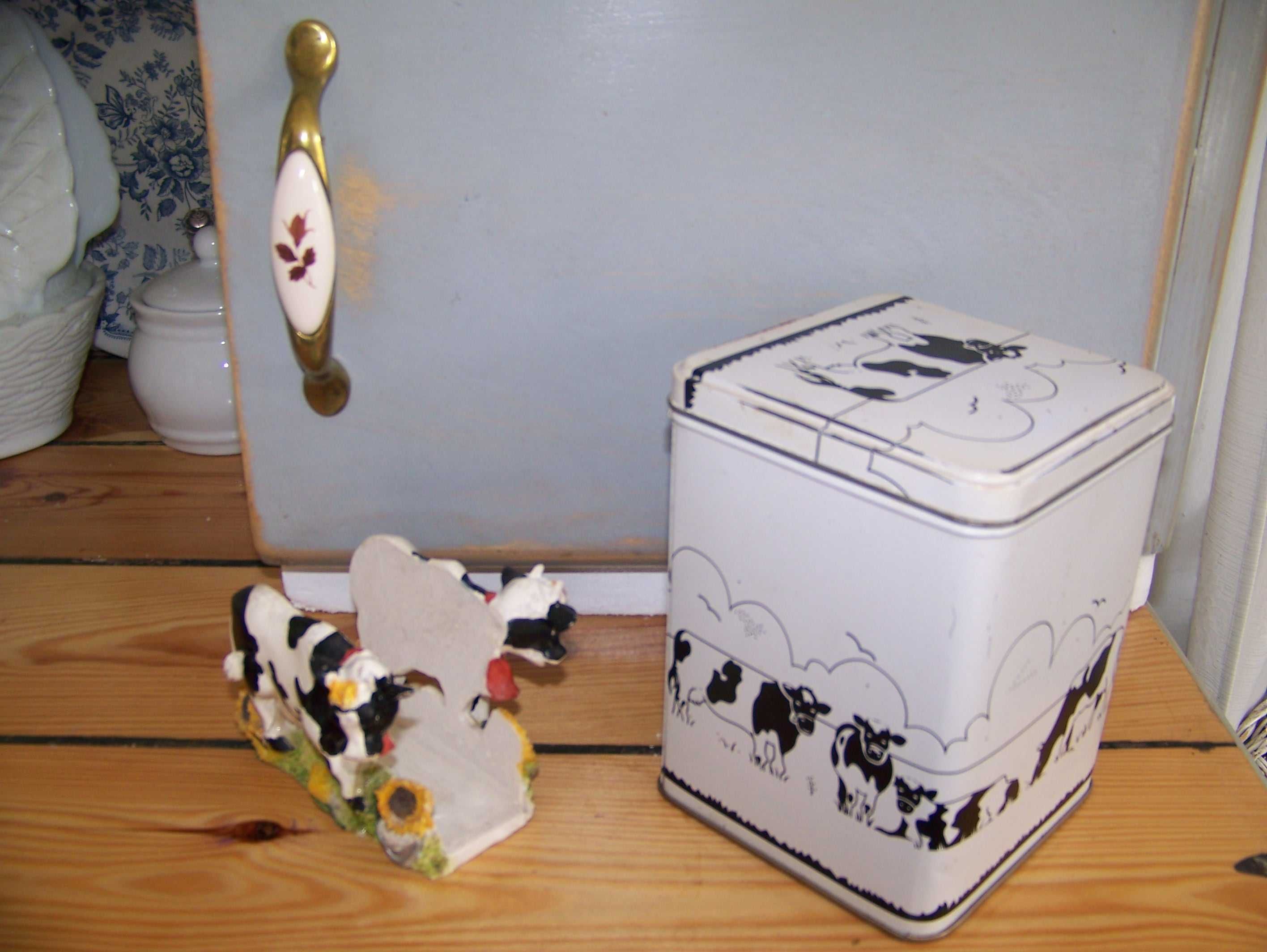 pojemnik - krówki  14cm/10 cm