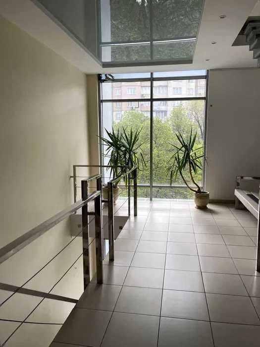 ОРенда офісу м.Голосїївська , ГЕнератор