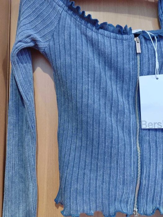 Conjunto saia e top cropped BERSHKA