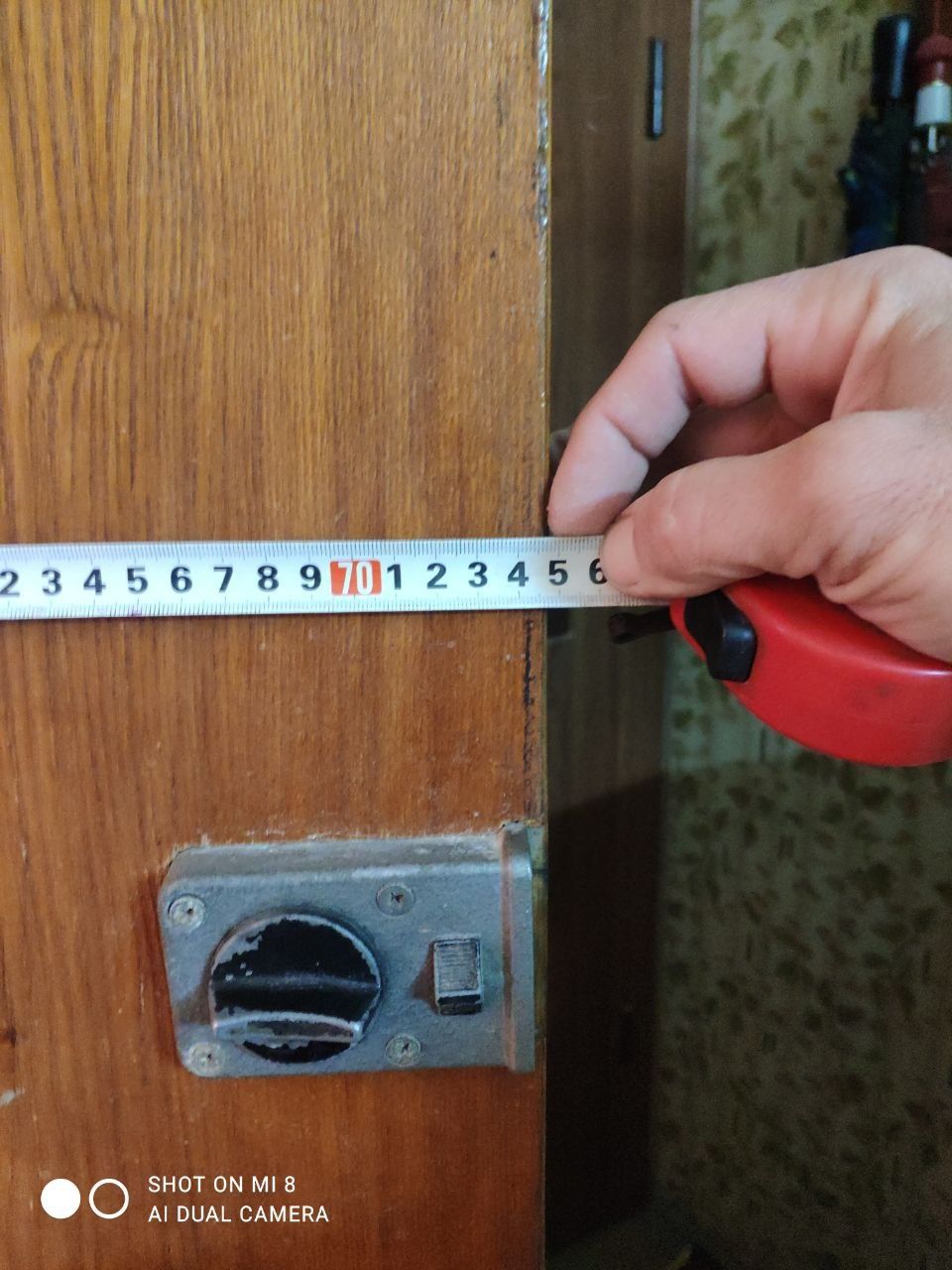 Продам входные деревянные двери