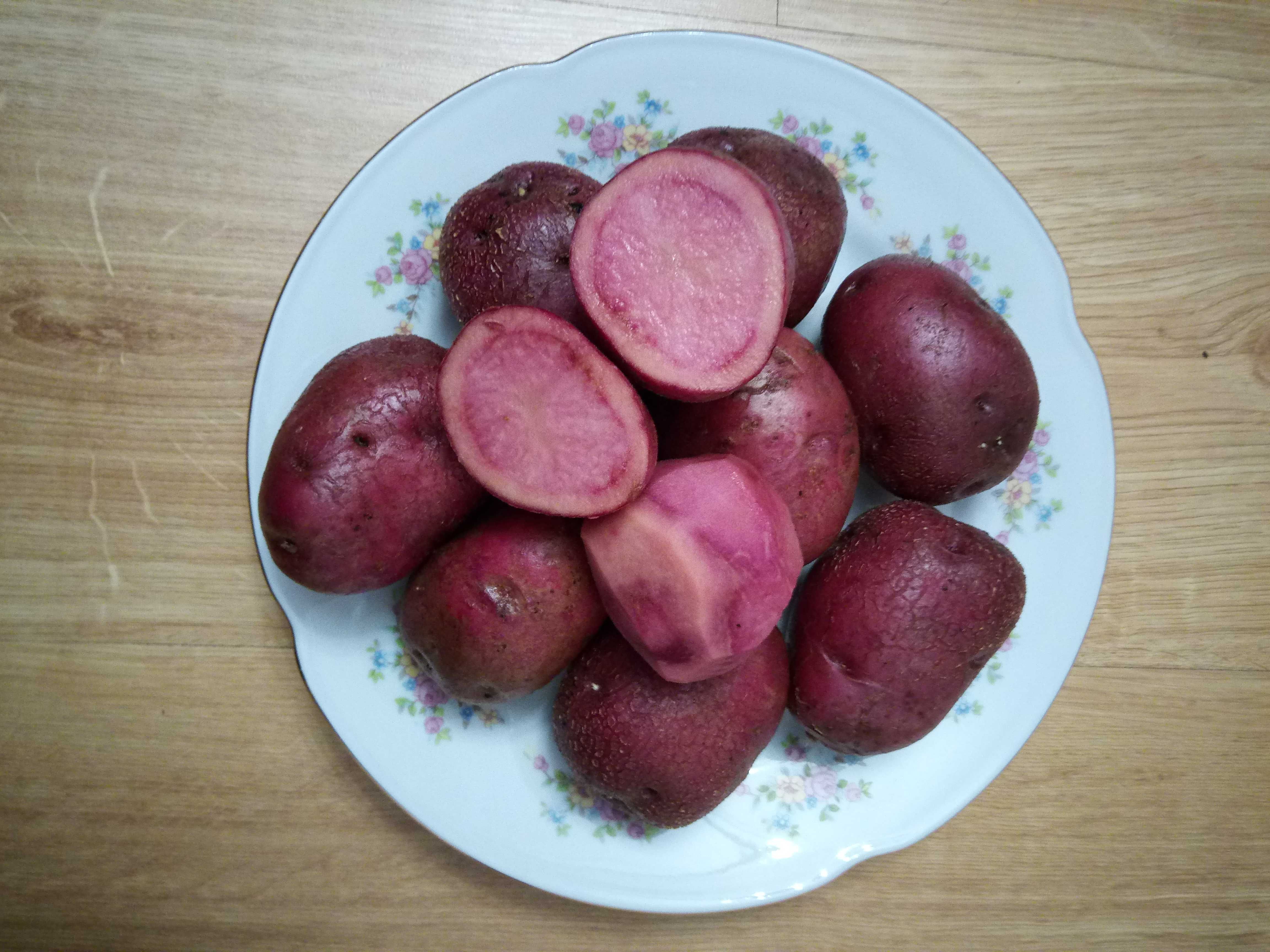 Sprzedam ziemniaki jadalne  czerwone w srodku -MULBERRY BEAUTY