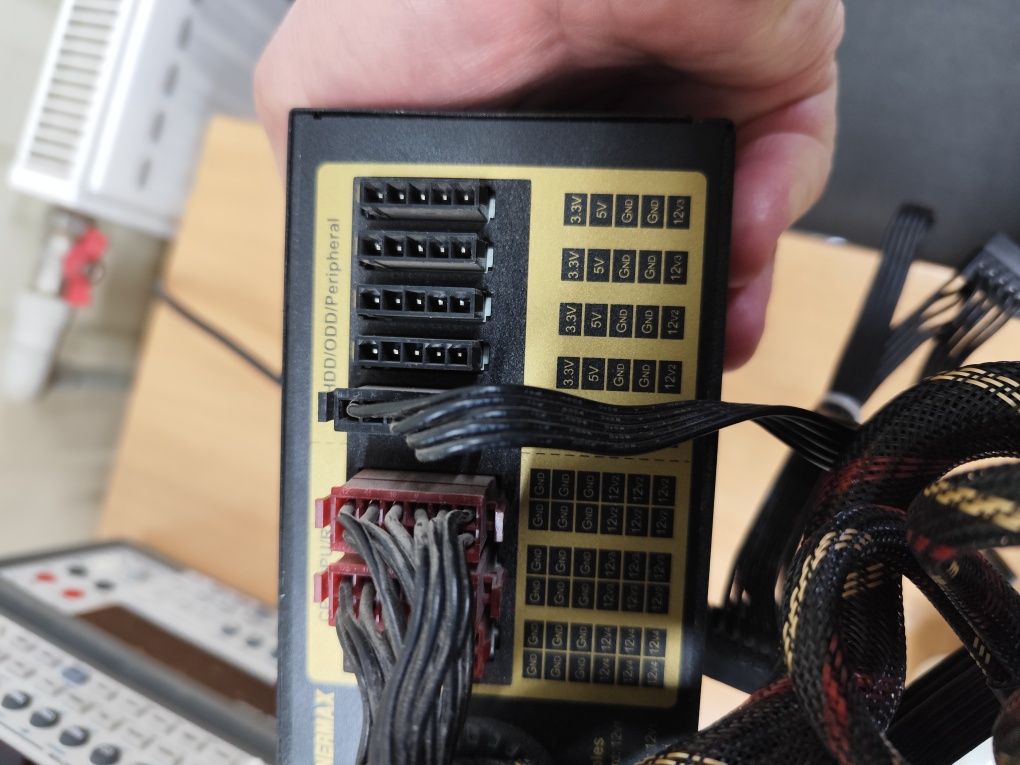Блок питания 1000W REVOLUTION 87+ ENERMAX (ERV1000EWT-G)
