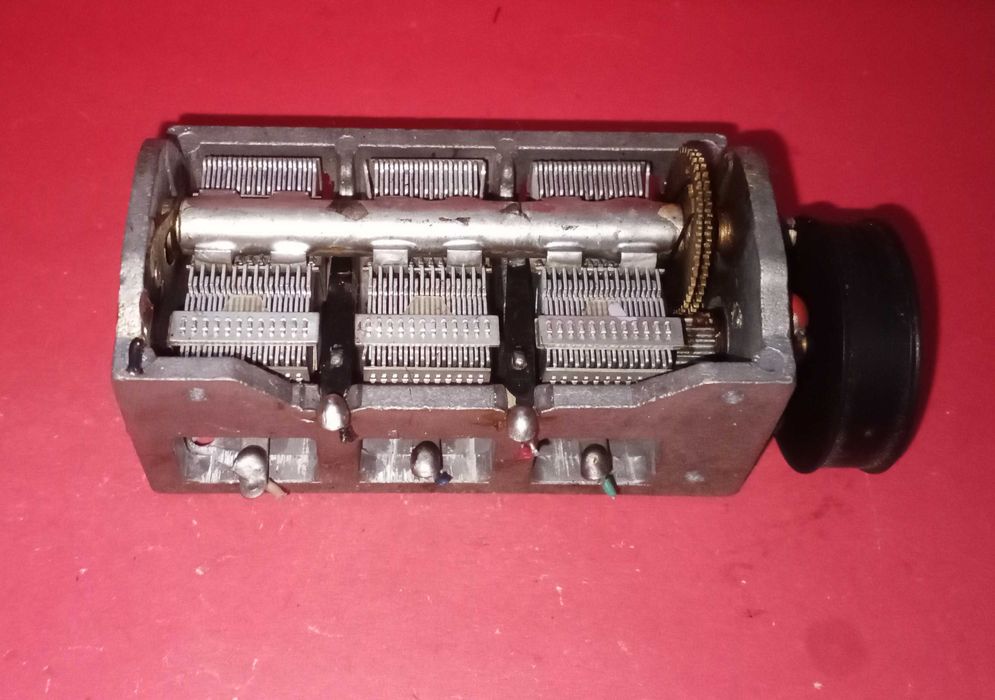 Конденсатор переменной ёмкости КПВ 3-10/430 пФ с редуктором