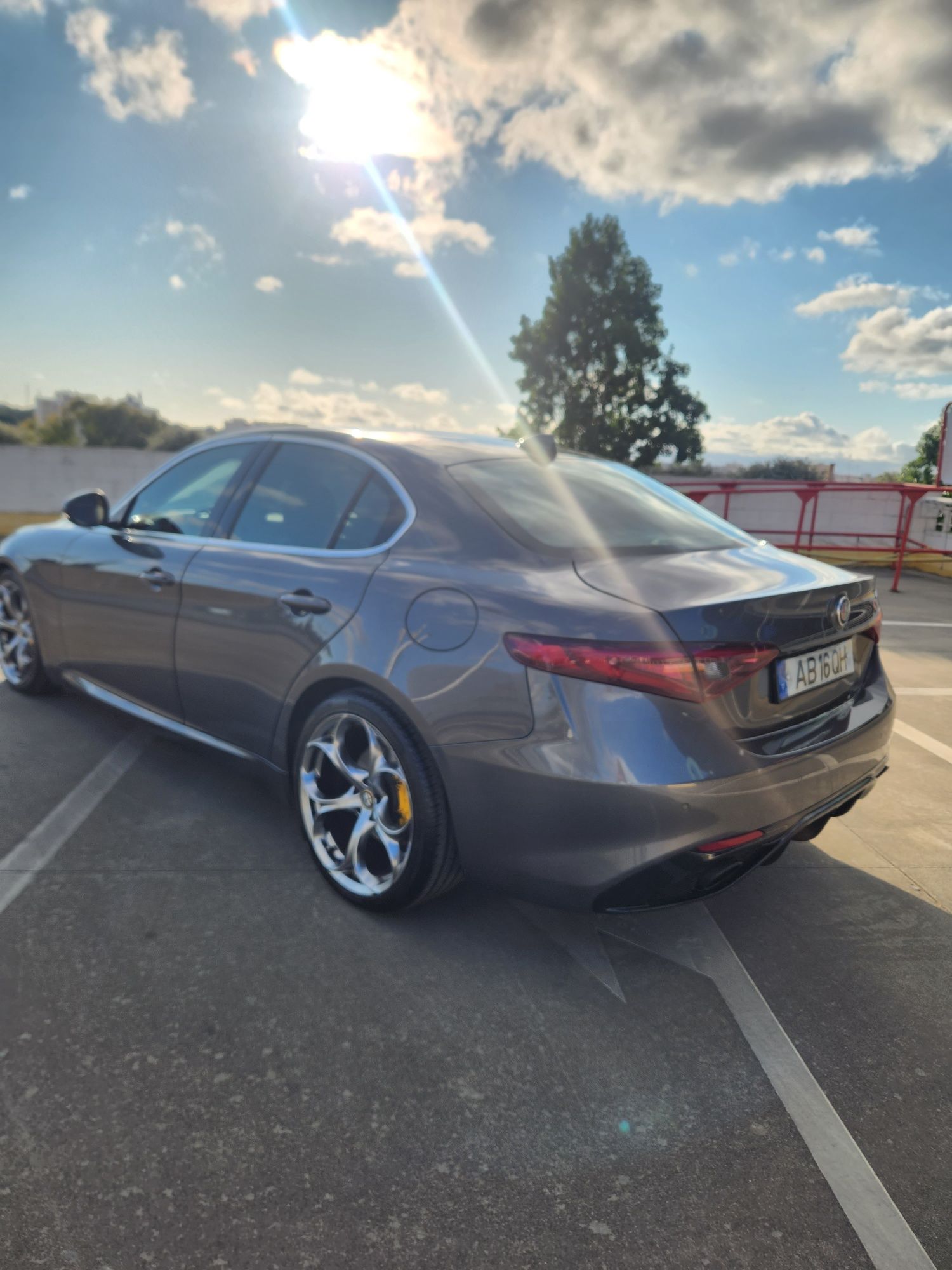 Alfa Romeo Giulia motor 2.2 com 205.000 km como novo Aceito retoma