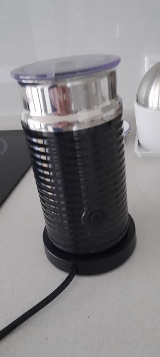 Milk Nespresso frother black