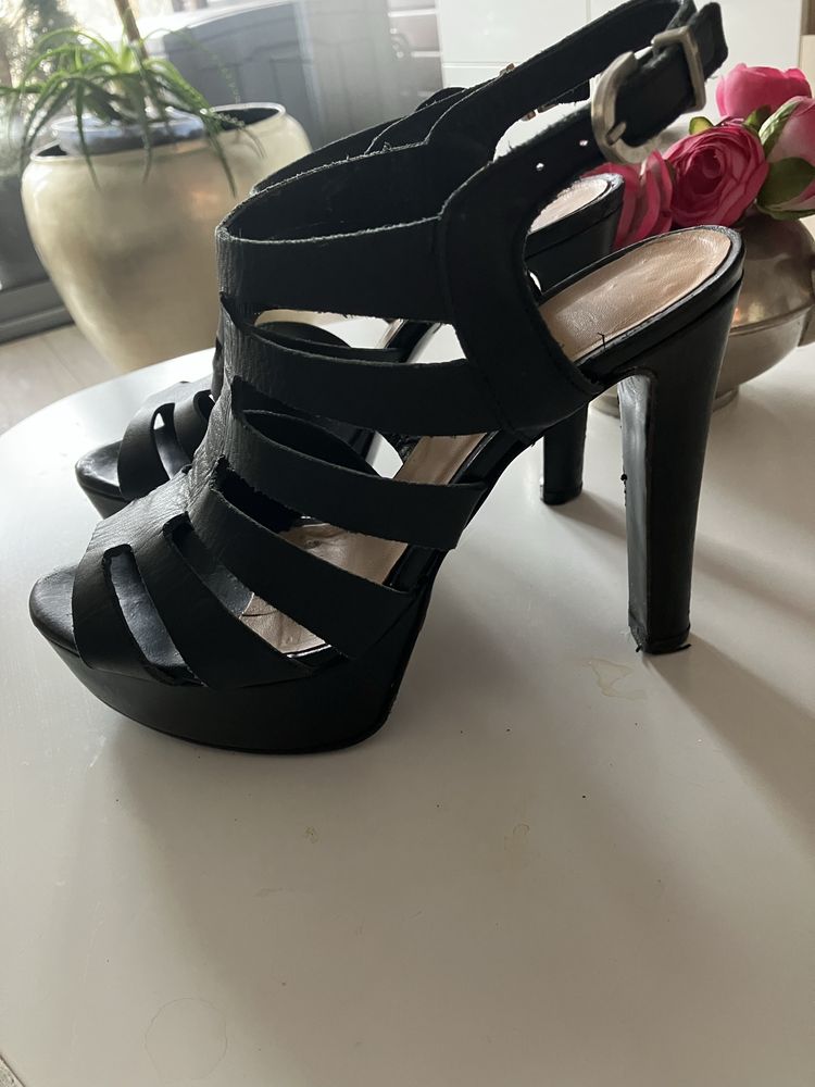 Buty firmy Simple