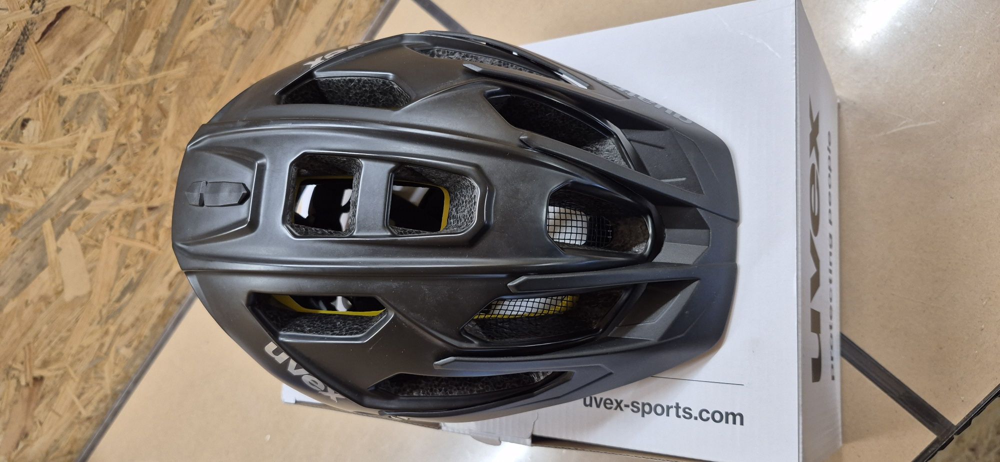 Kask Uvex Quatro cc Mips. Kolor Black matt.