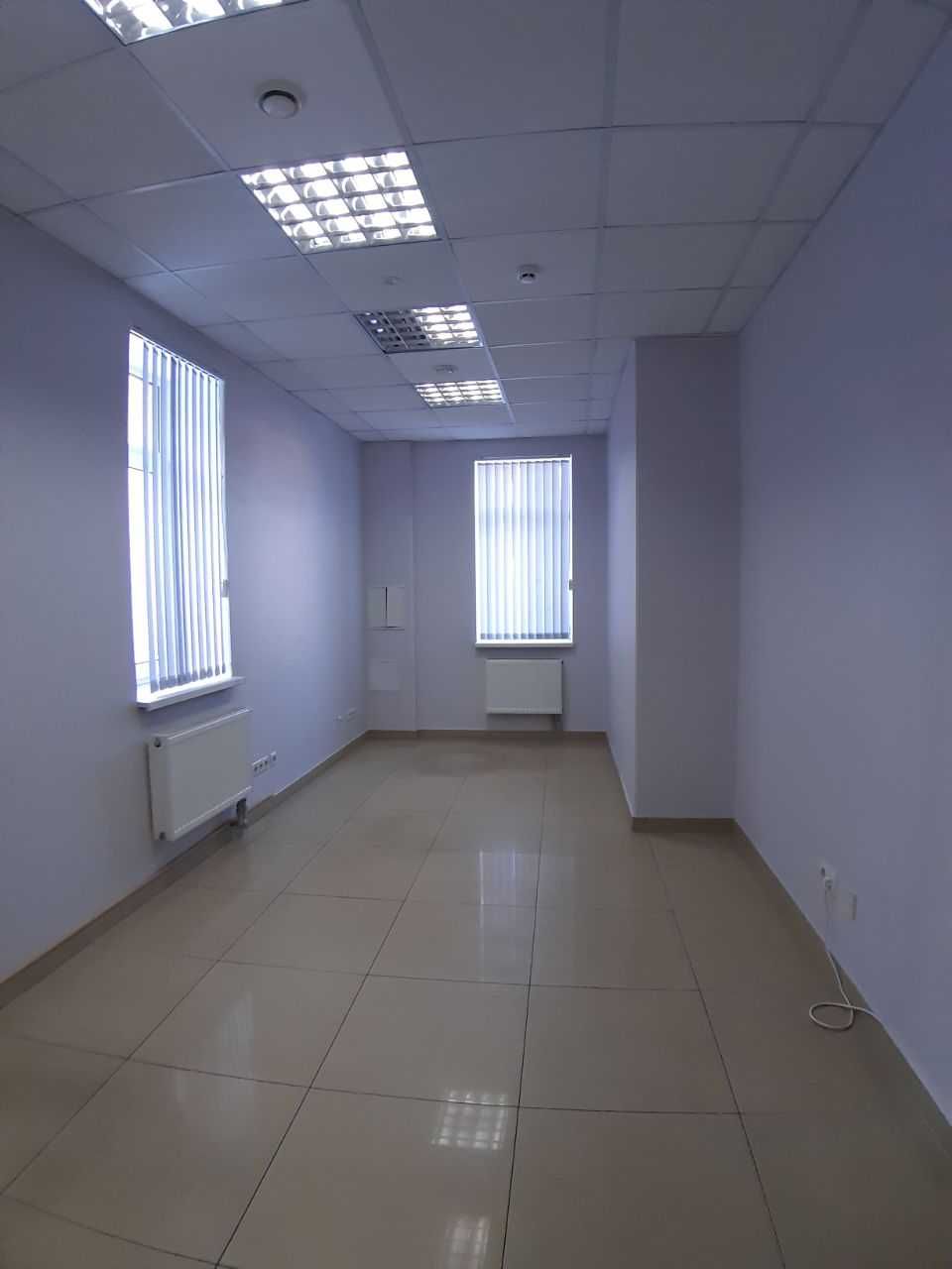 Оренда будівлі з прилеглою територією в центрі,  1100 м2 (БЕЗ КОМІСІЇ)