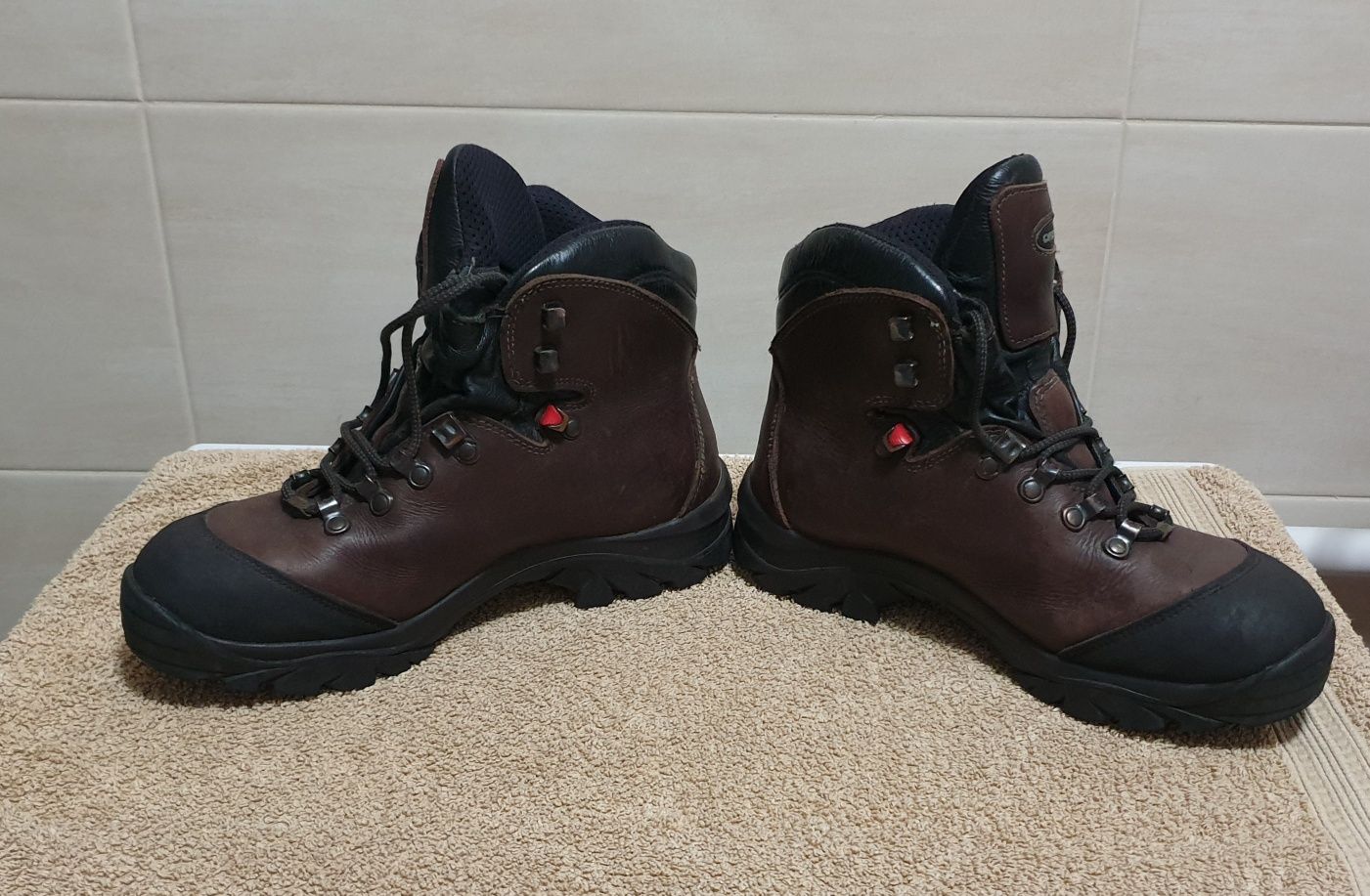 Buty męskie trekingowe CRISPI HTG rozm. 40