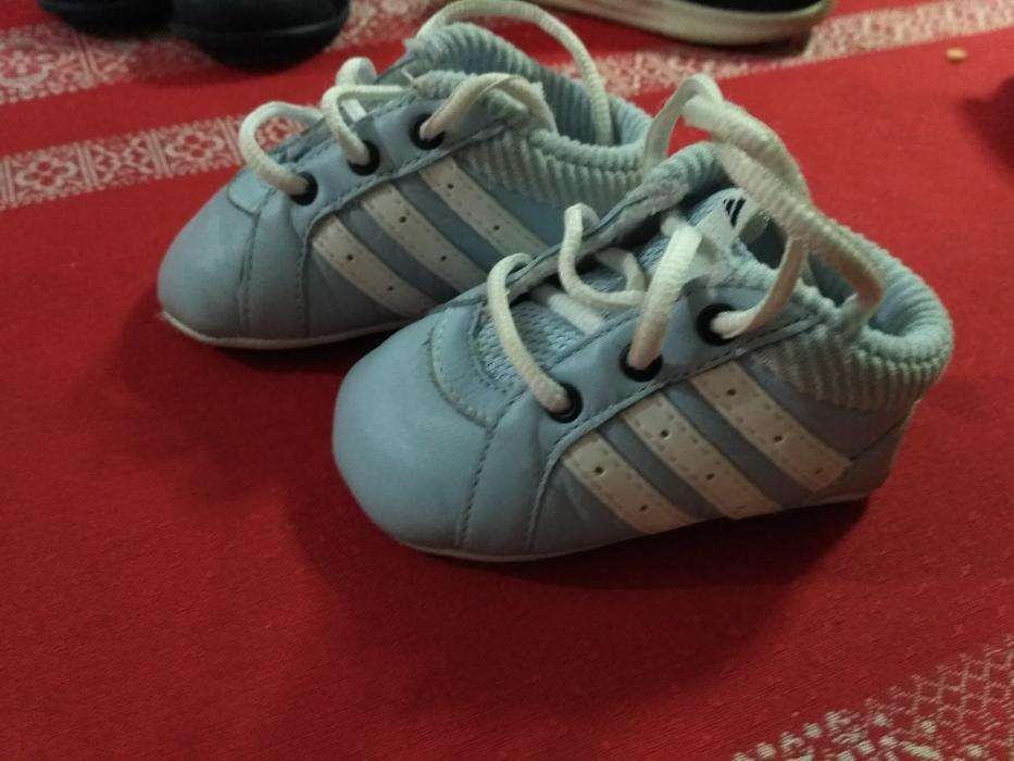 Sapatilhas Adidas tamanho 18