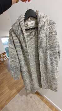 Długi damski sweter