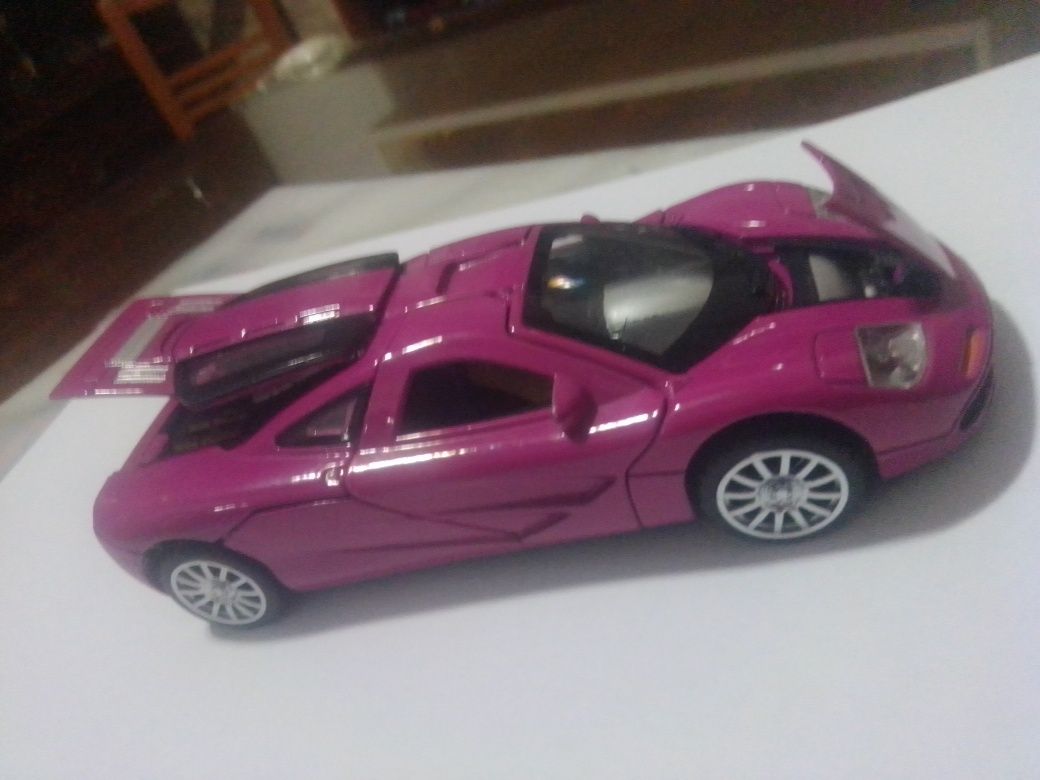 Miniatura McLaren F1