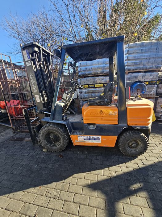 Wózek widłowy TOYOTA 5FGF25 TRIPLEX 5m 2.5t LPG transport