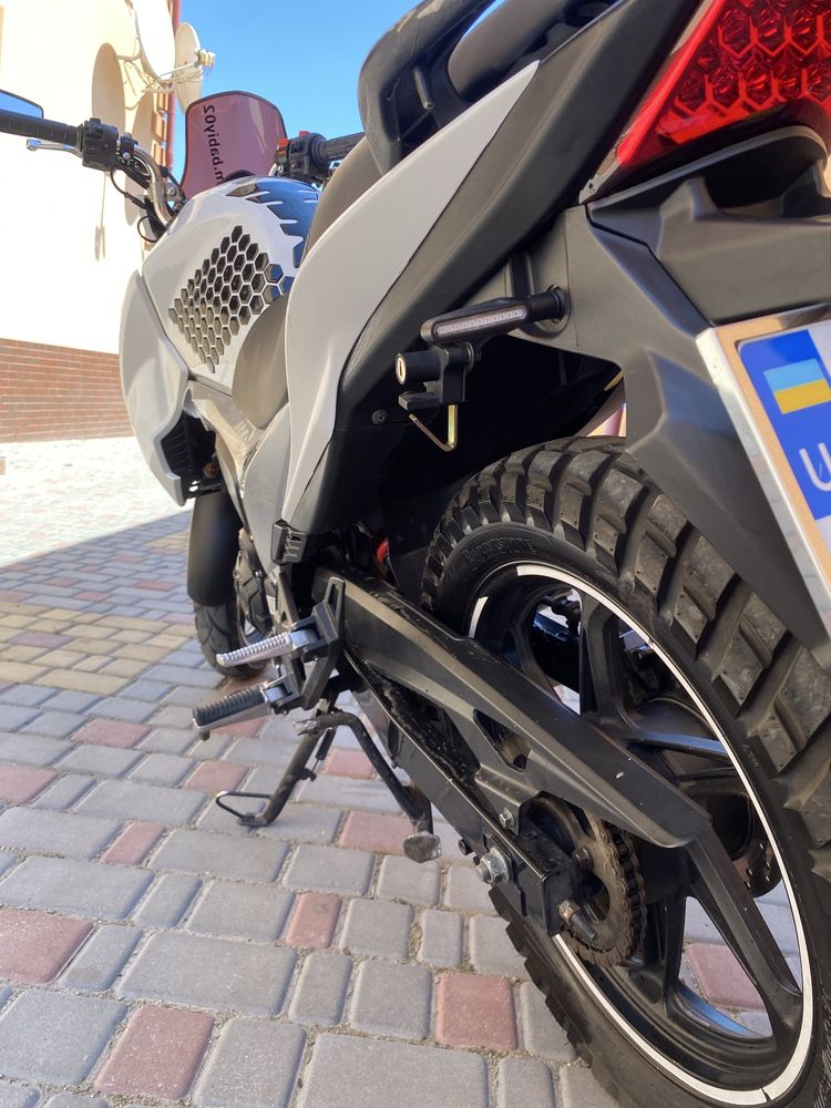 мотоцикл Lifan KP200